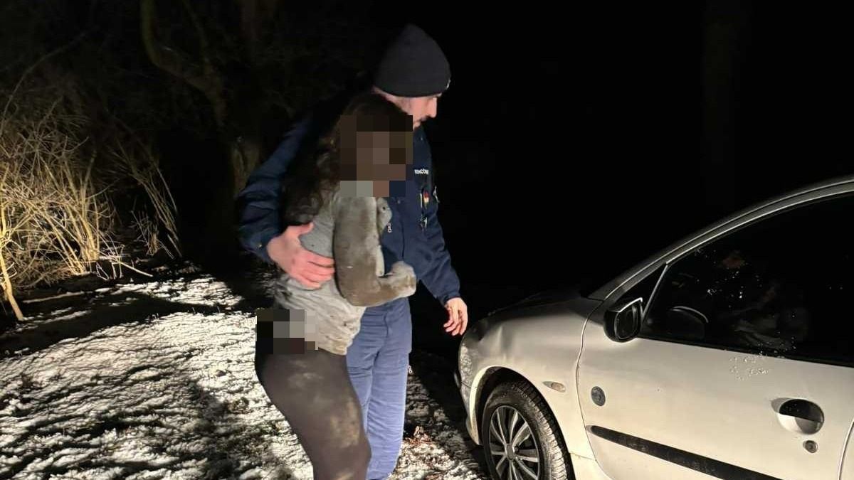 Pólóban, a hóban fekve találtak meg egy eltűnt nőt a monori rendőrök