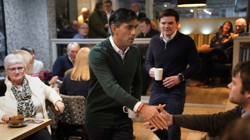 Vékony jégen lépdel, könnyen elcsúszhat a brit miniszterelnök Vékony jégen lépdel, könnyen elcsúszhat a brit miniszterelnök