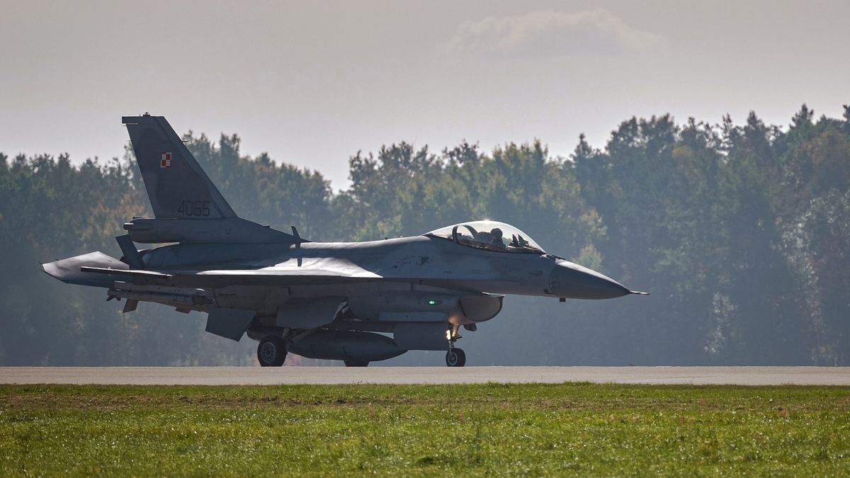 A Sárga-tengerbe csapódott egy amerikai F–16-os