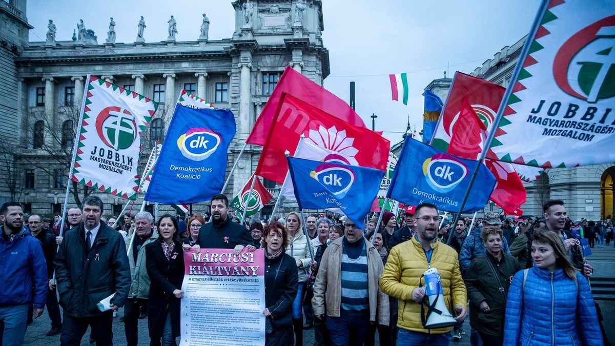 Milliárdok jutnak a parlamenti kis pártoknak