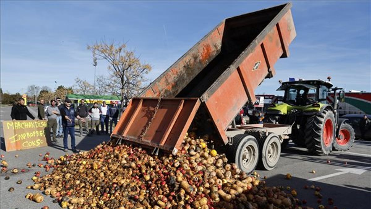 Csata Párizsért – a főváros felé indulnak a gazdák + videó