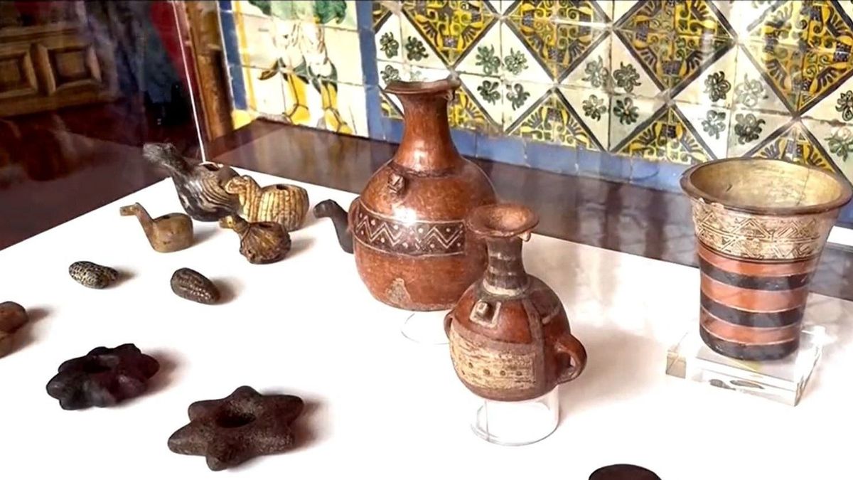 Több száz Krisztus előtti időkből való értékes műtárgyat szerzett vissza Peru
