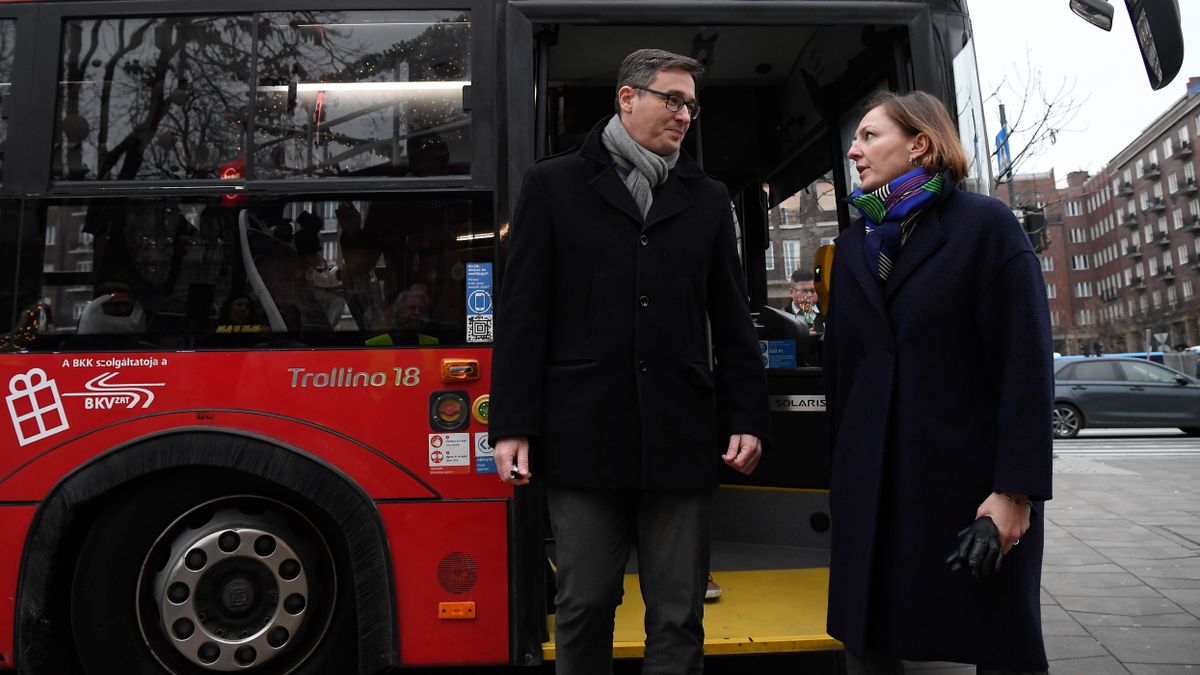 Nem visszavonta, csak későbbre tolta a járatritkítást Karácsony