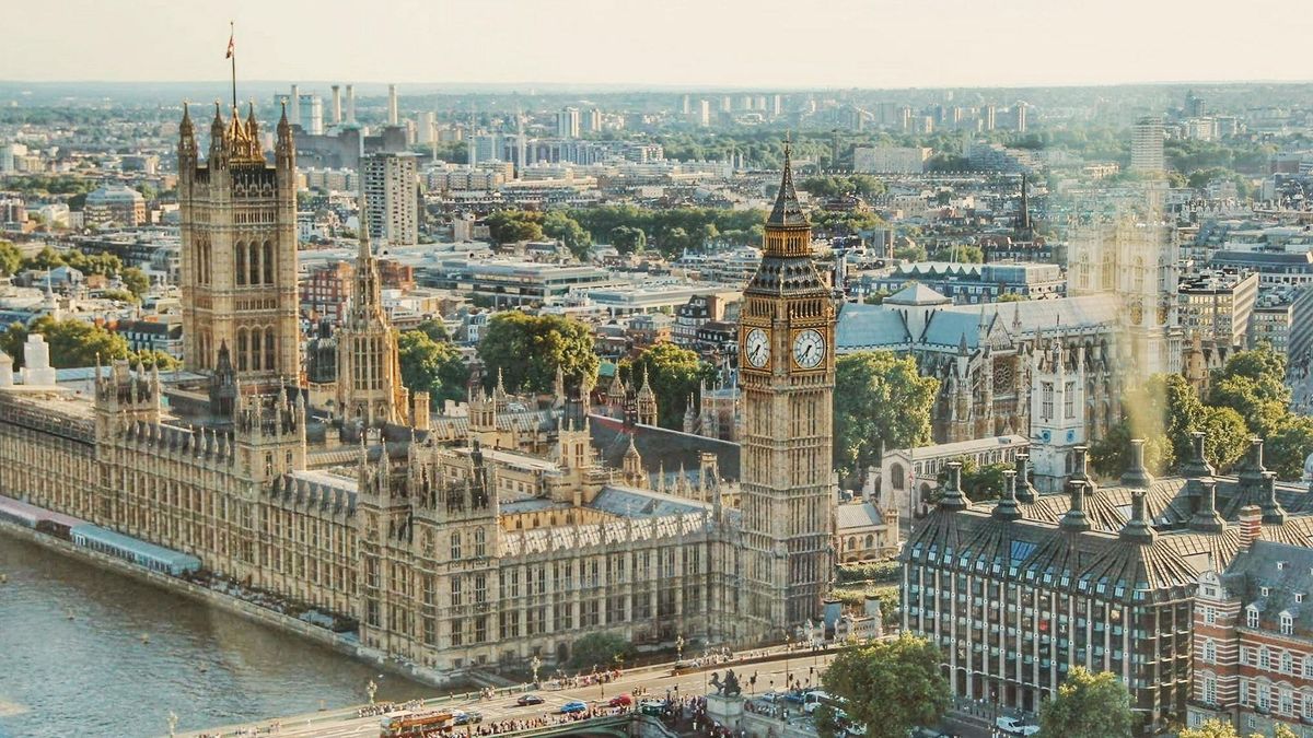 Ki kell képezni és fel kell fegyverezni a lakosságot a brit védelmi miniszter szerint