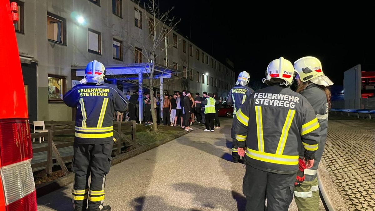 Tűzoltókat „zaklattak” bevetés közben a migránsok + videó