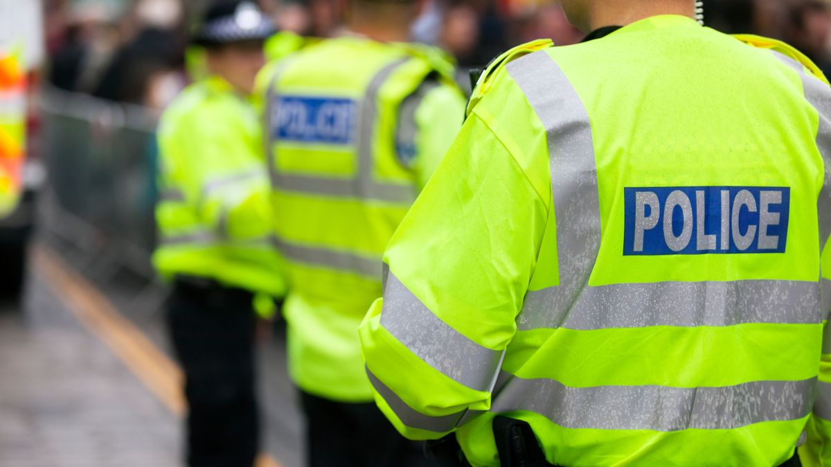 Londonban lelőttek a rendőrök egy számszeríjjal fenyegetőző férfit + videó