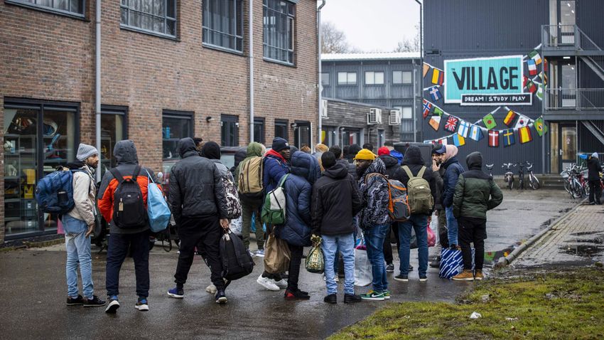 Migránsokat kénytelen visszafogadni Románia