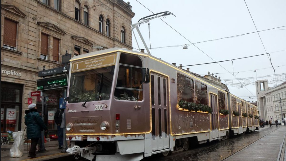 Nincs több titok, így díszítették fel Európa legszebb adventi villamosát + videó