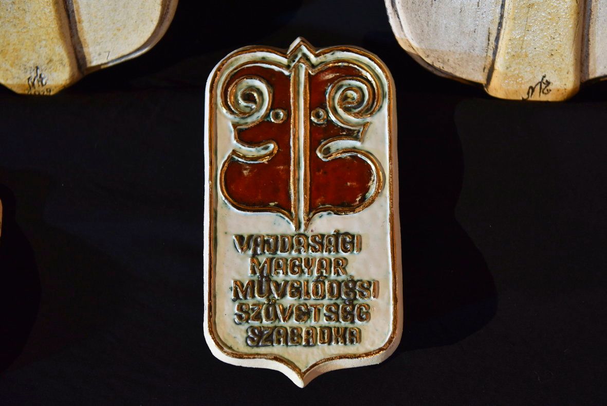 A Vajdasági Magyar Művelődési Szövetség Aranyplakett kitüntetése, melyben idén Pásztor István részesült