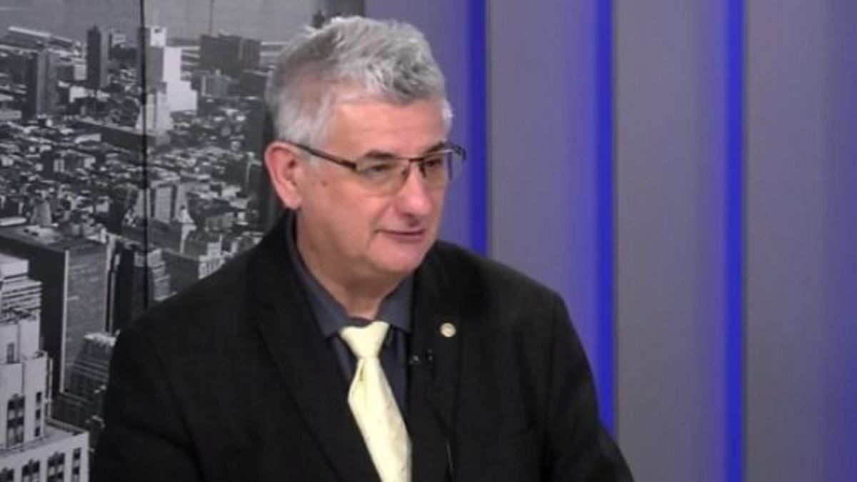Szocialista politikusból lett szakszervezeti vezető hívja tüntetni a tanárokat