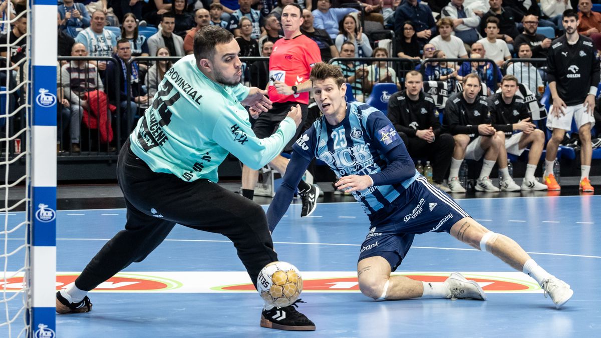 Színeszkedés miatt tüntetett a szegedi közönség, majd szomorkodott