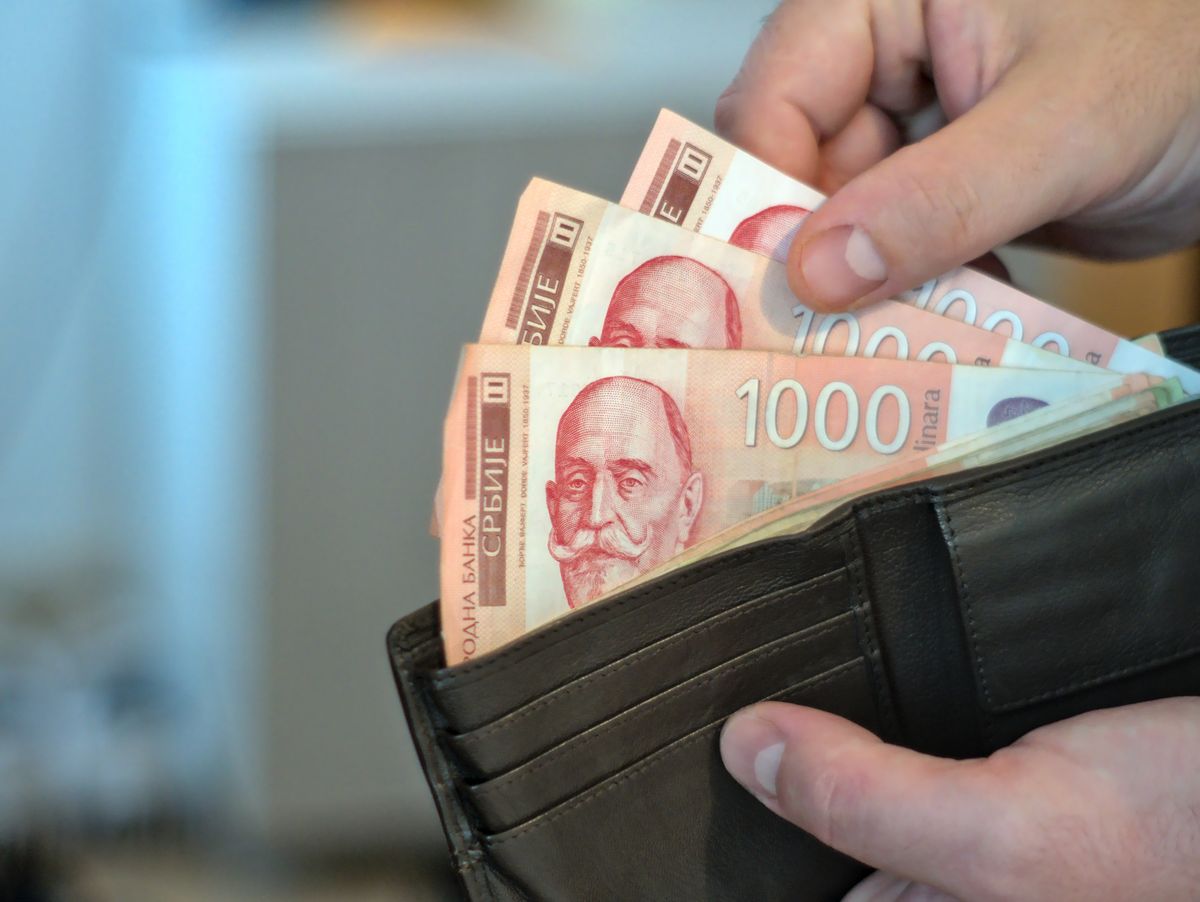 Close-up,Shot,Of,1000,Serbian,Dinar,Banknotes.,A,Person,Takes