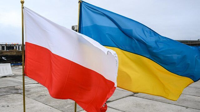Lengyel és ukrán zászlók