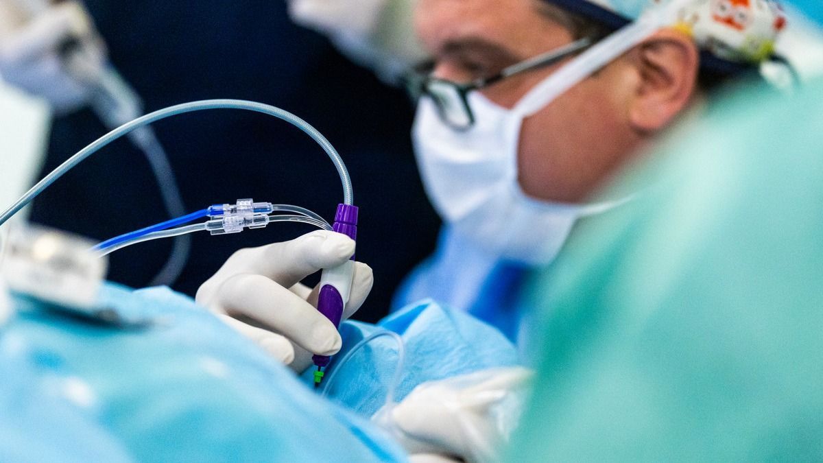 Európában is ritka, modern beavatkozást végeztek a Semmelweis Egyetemen