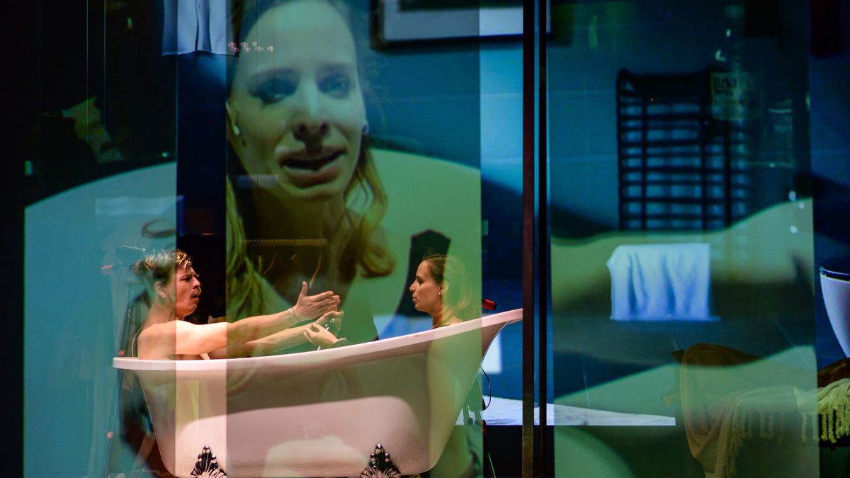West End sikerdarab érkezett a Karinthy Színházba