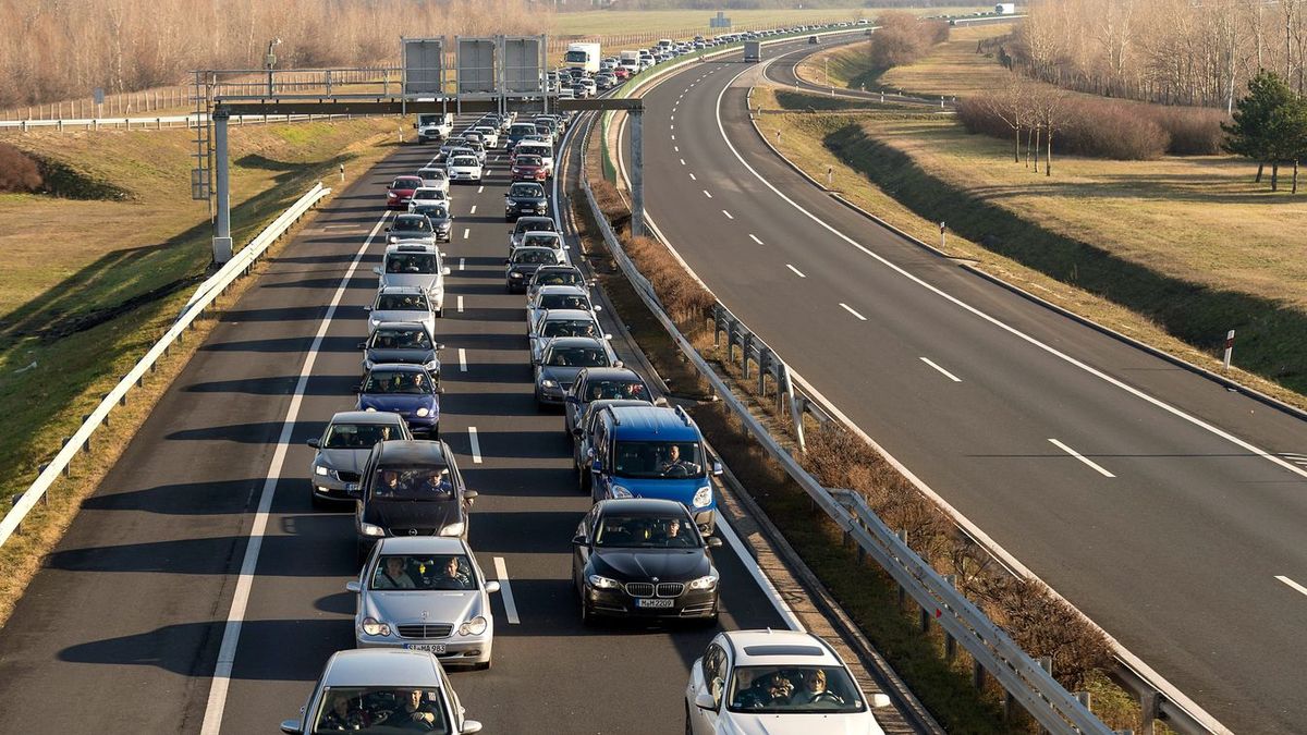 Baleset történt az M0-snál és a Thököly úton is
