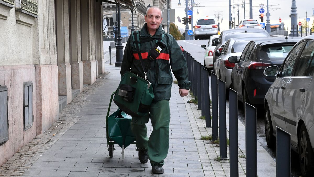 Nagy veszélyben vannak a postások