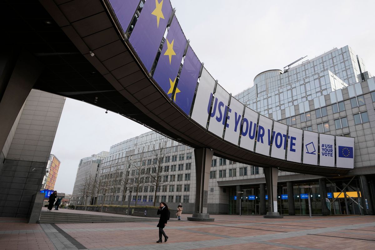 MTI/AP/Virginia Mayo Brüsszel, 2024. január 24.
Az európai parlamenti választásokat reklámozó felirat az EP brüsszeli épülete elõtt 2024. január 24-én. A választásokat június 6-9. között tartják az Európai Unió tagállamaiban.
MTI/AP/Virginia Mayo