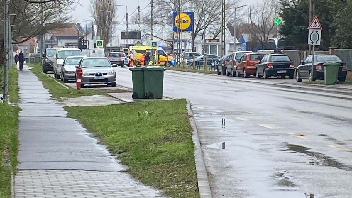Vészes a helyzet az egyik budapesti Lidlnél, mentők és rendőrök is vannak a helyszínen