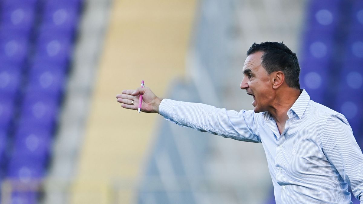 Az Újpest a tulajdonosváltás után edzőt cserél, korábbi kedvenc térhet vissza