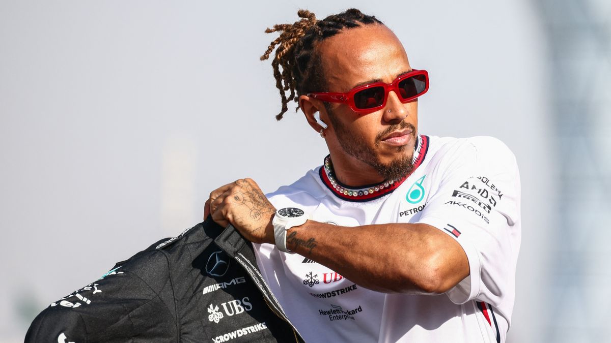 Bombameglepetés készülőben: Hamilton egy rivális csapathoz igazolhat