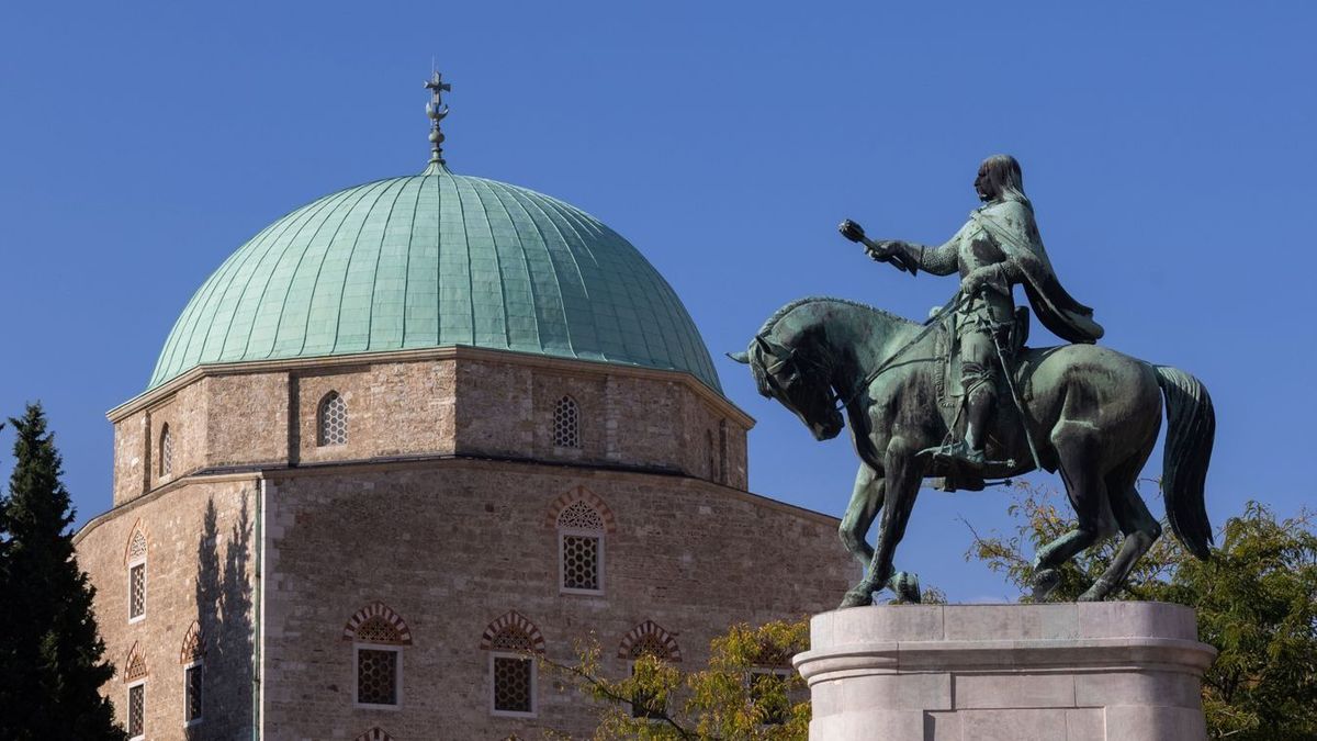 Kellett még egy városi terepjáró is a zöldprogramot hirdető pécsi baloldali politikusnak