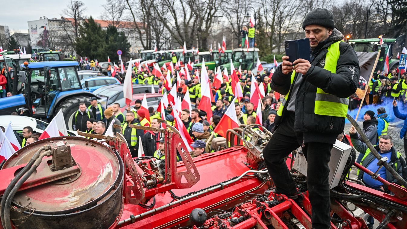 Polish farmers block Wroclaw as protests continue