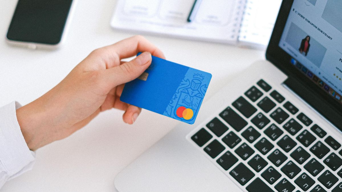 Az EU szigorú szabályozással teszi átláthatóbbá az online platformok működését