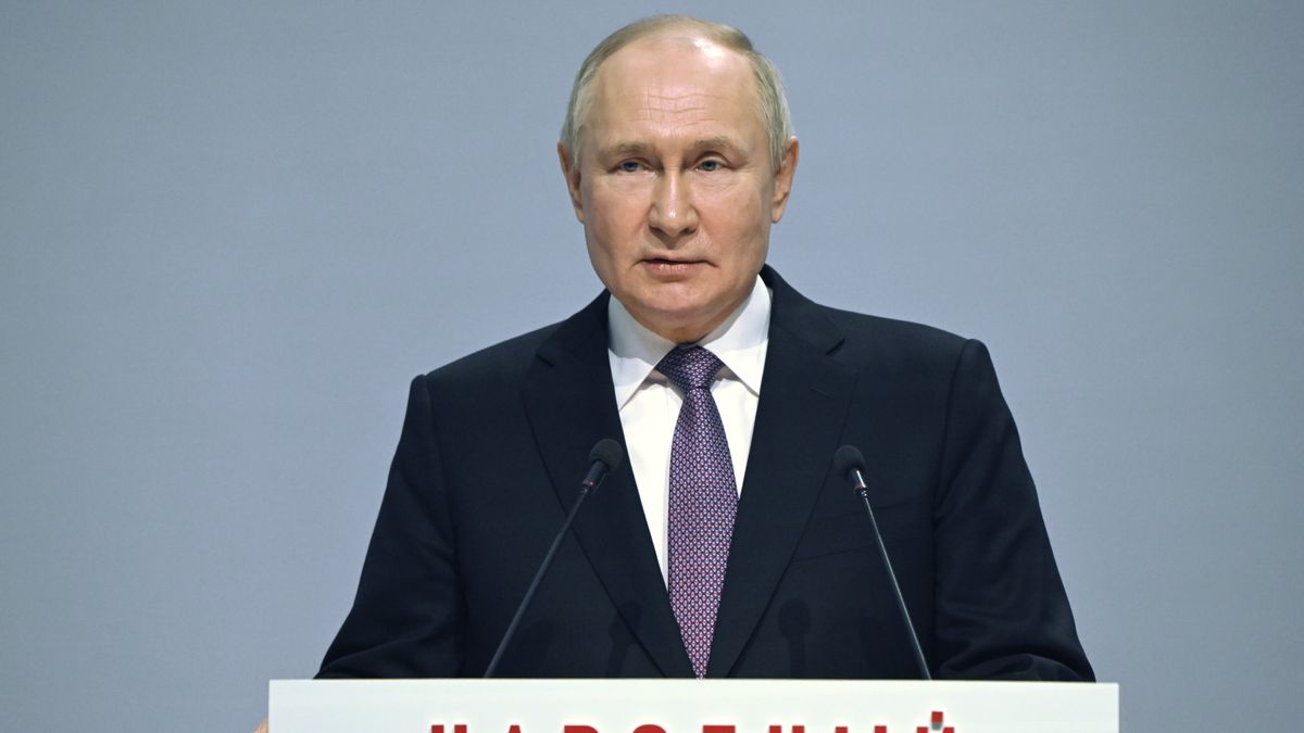 Mire készül Putyin? A világ legveszélyesebb fegyvereit indította útnak + videó