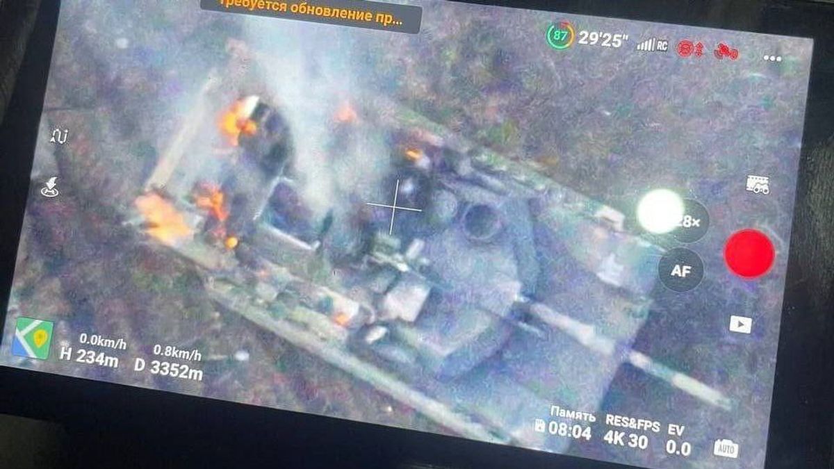 Egyetlen pillanat alatt lett vashulladék a jó öreg Abrams harckocsiból + videó