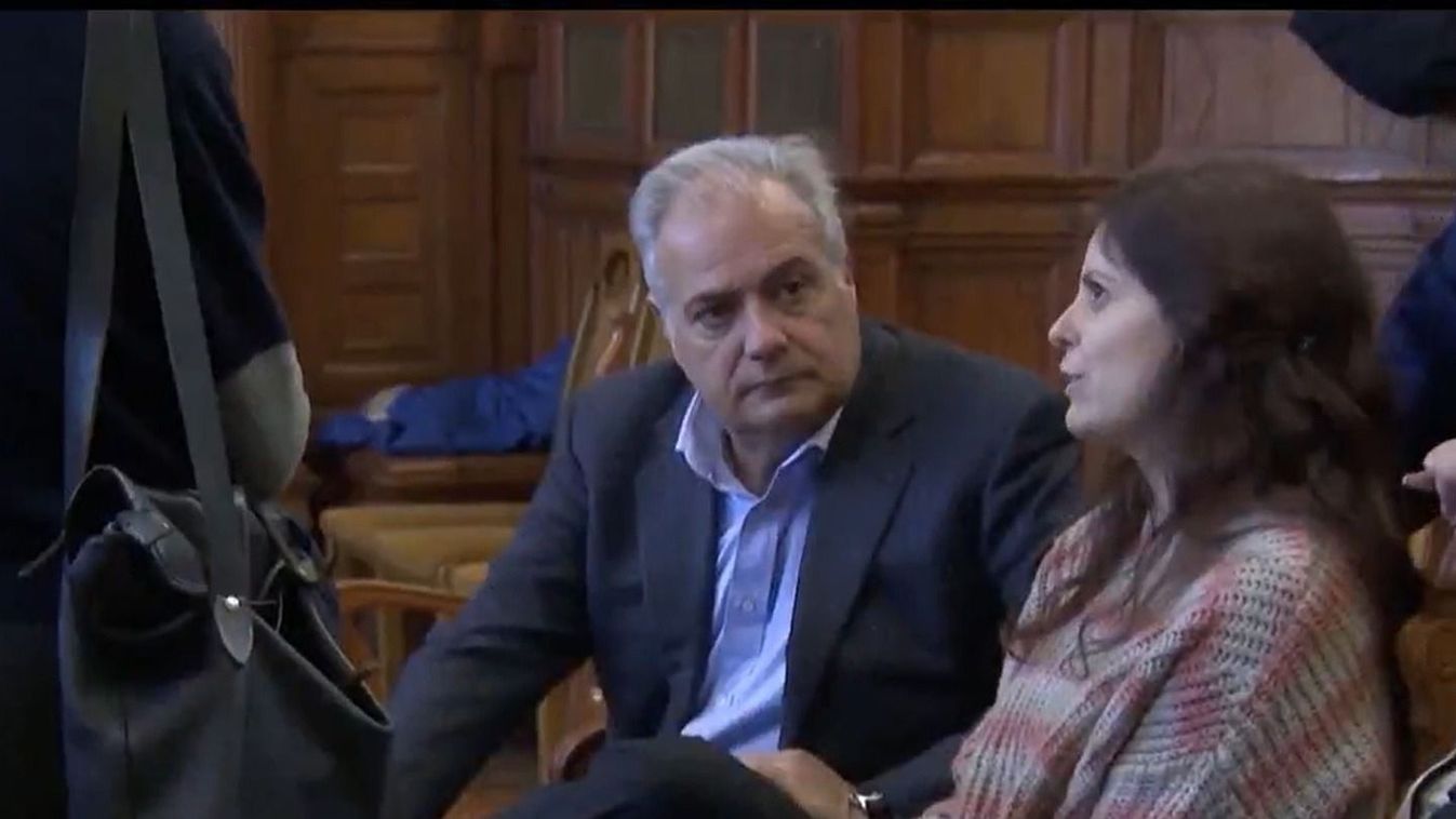 Az olasz szélsőbaloldali aktivista apja szerint lányáék „csak három karcolást ejtettek” + videó