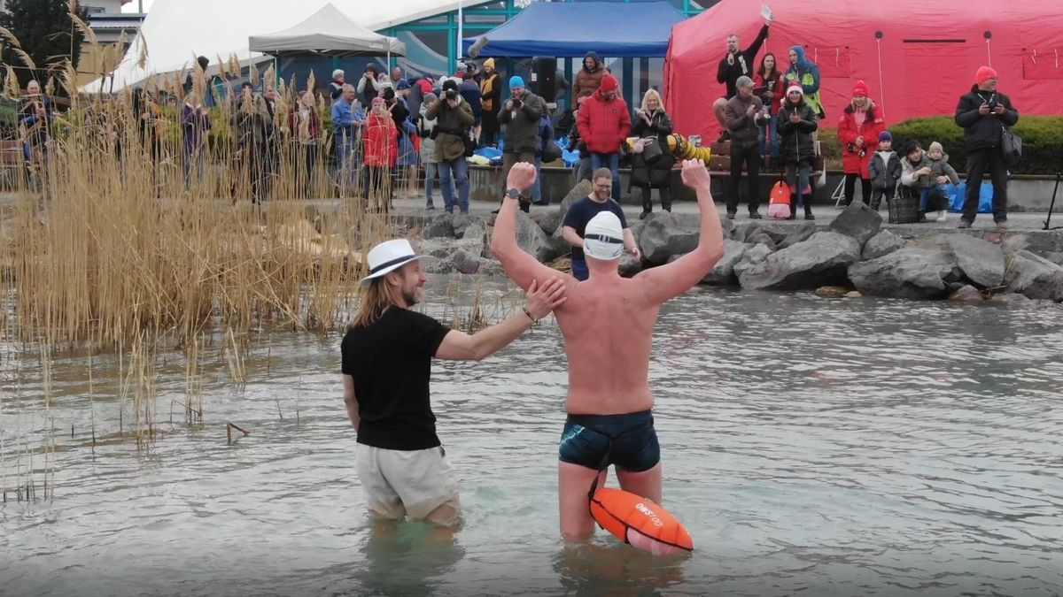 Itt az idő! Jön a téli Balaton-átúszás