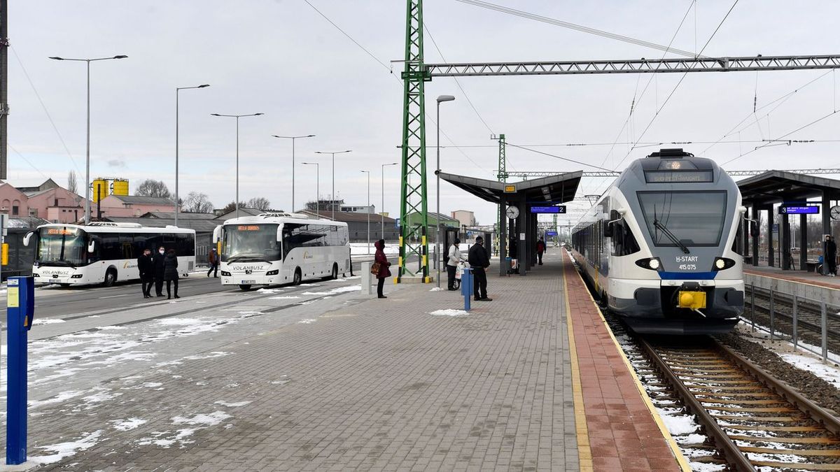 Történelmi váltás a MÁV és a Volán járatain – itt vannak a részletek