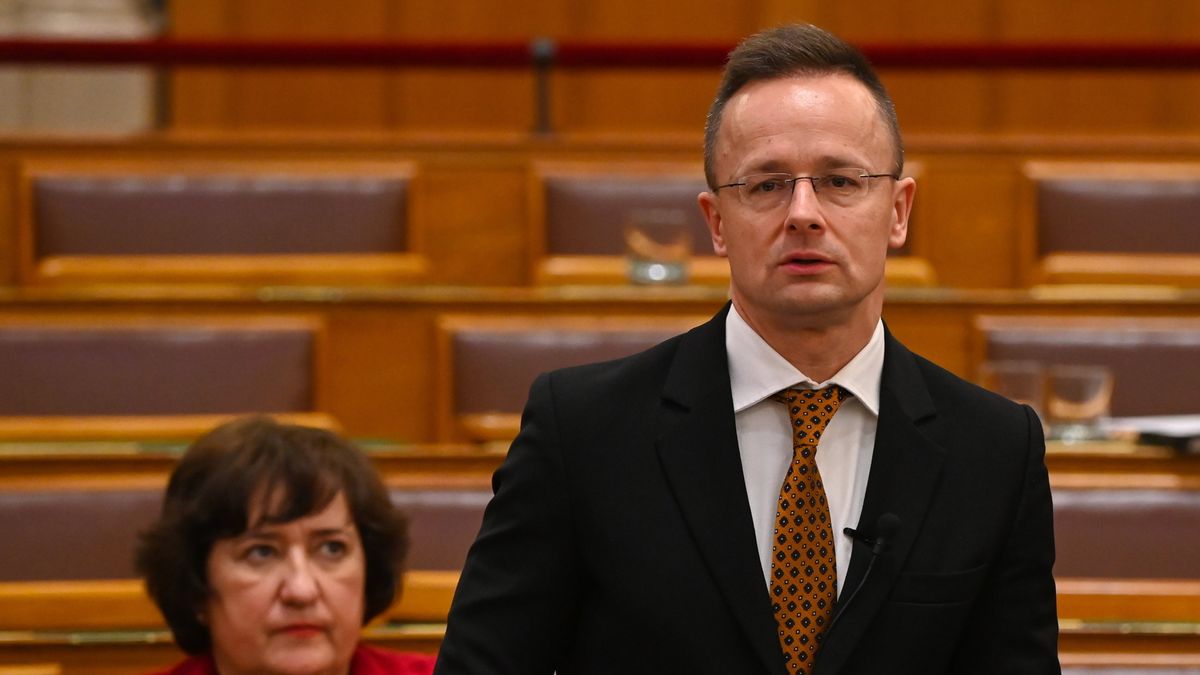 Szijjártó Péter: Háborús helyzetben a legfontosabb a magyar emberek biztonsága