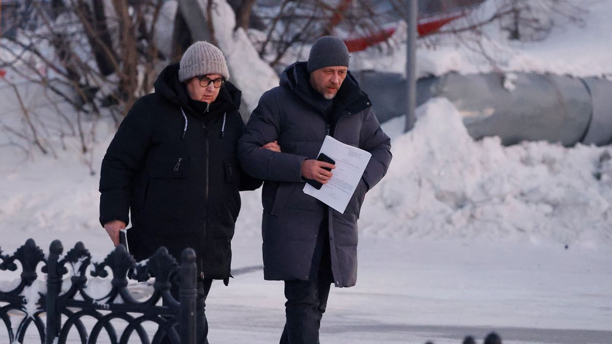 Mother of Alexei Navalny arrives at the regional department of Russia's Investigative Committee in Salekhard