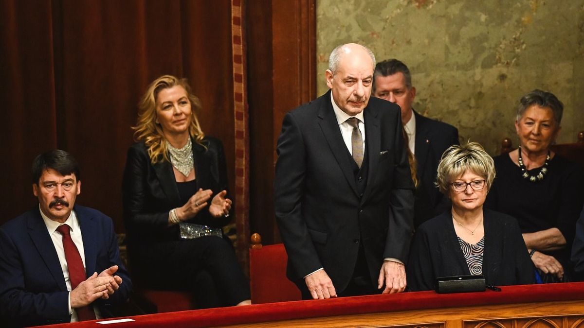 Ma iktatják be Magyarország új köztársasági elnökét + videó