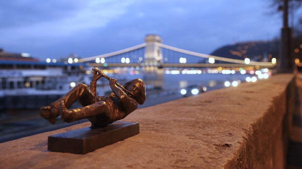 Ellopott szobrok Budapesten