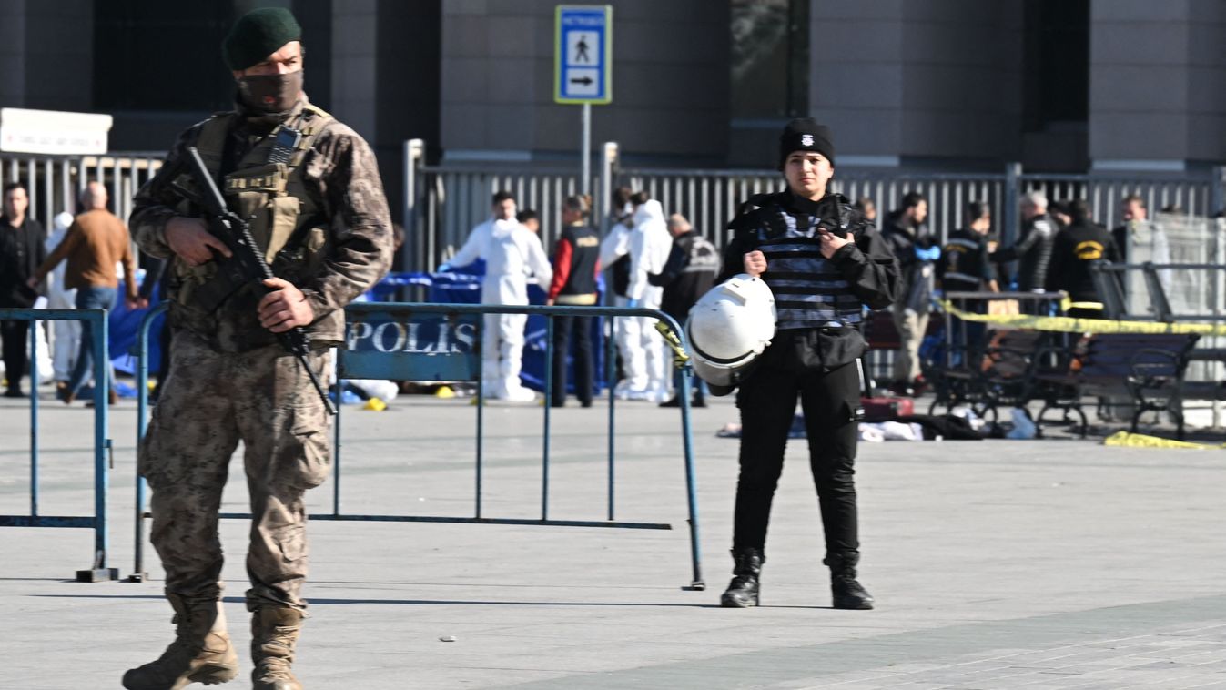 Terrorist attack on police checkpoint in front of Istanbul Courthouse