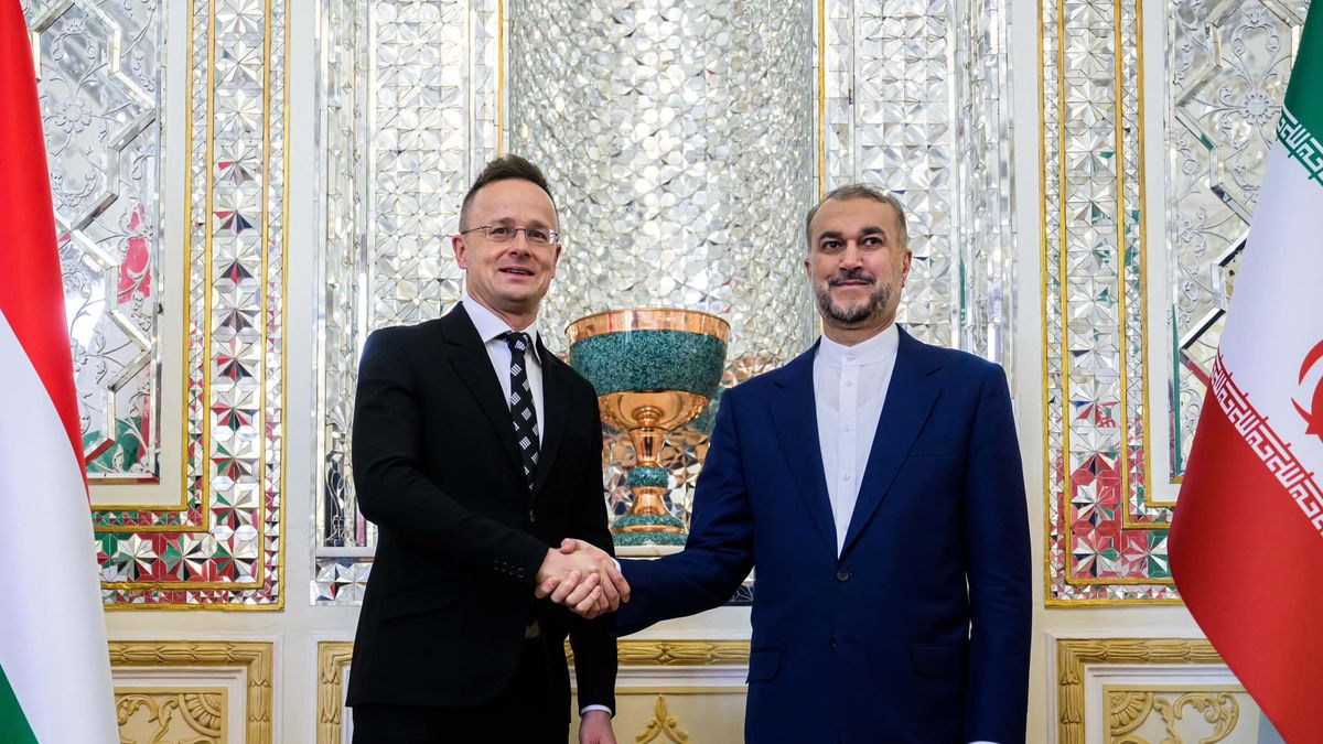 Szijjártó Péter: El kell kerülni a közel-keleti eszkalációt + videó