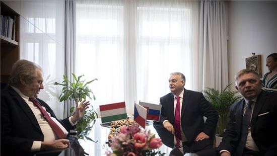 Csehország két korábbi államfőjével is találkozott Orbán Viktor