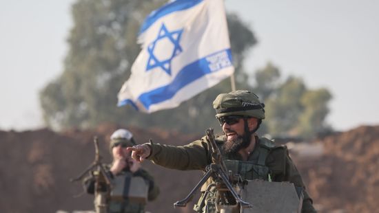 Felgyújtotta magát egy katona az izraeli nagykövetség előtt + videó