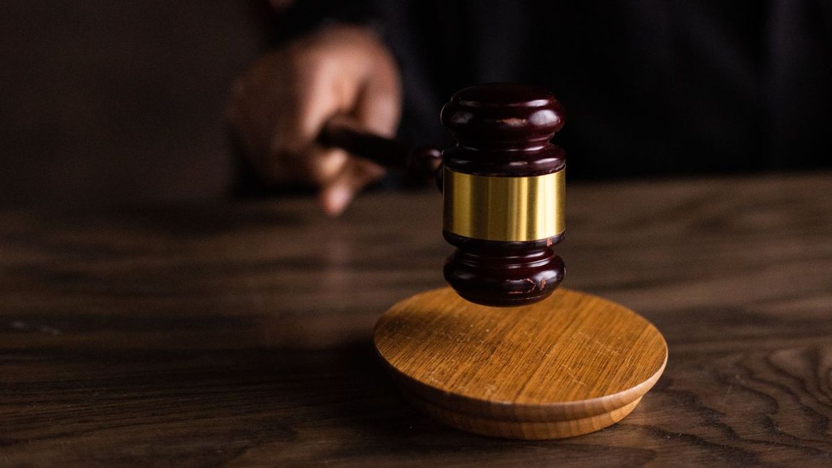 Horogkeresztes zászlót tett ki az ablakba egy szentesi férfi
