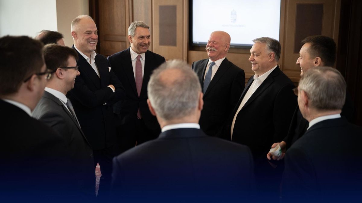 Orbán Viktor: Kezdődik a kupaktanács