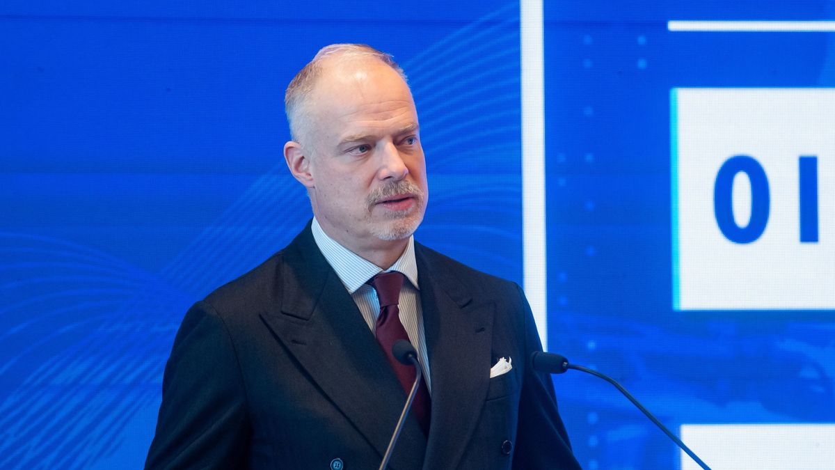 Honvédelmi miniszter: Elengedhetetlen a magyar haderő fejlesztése