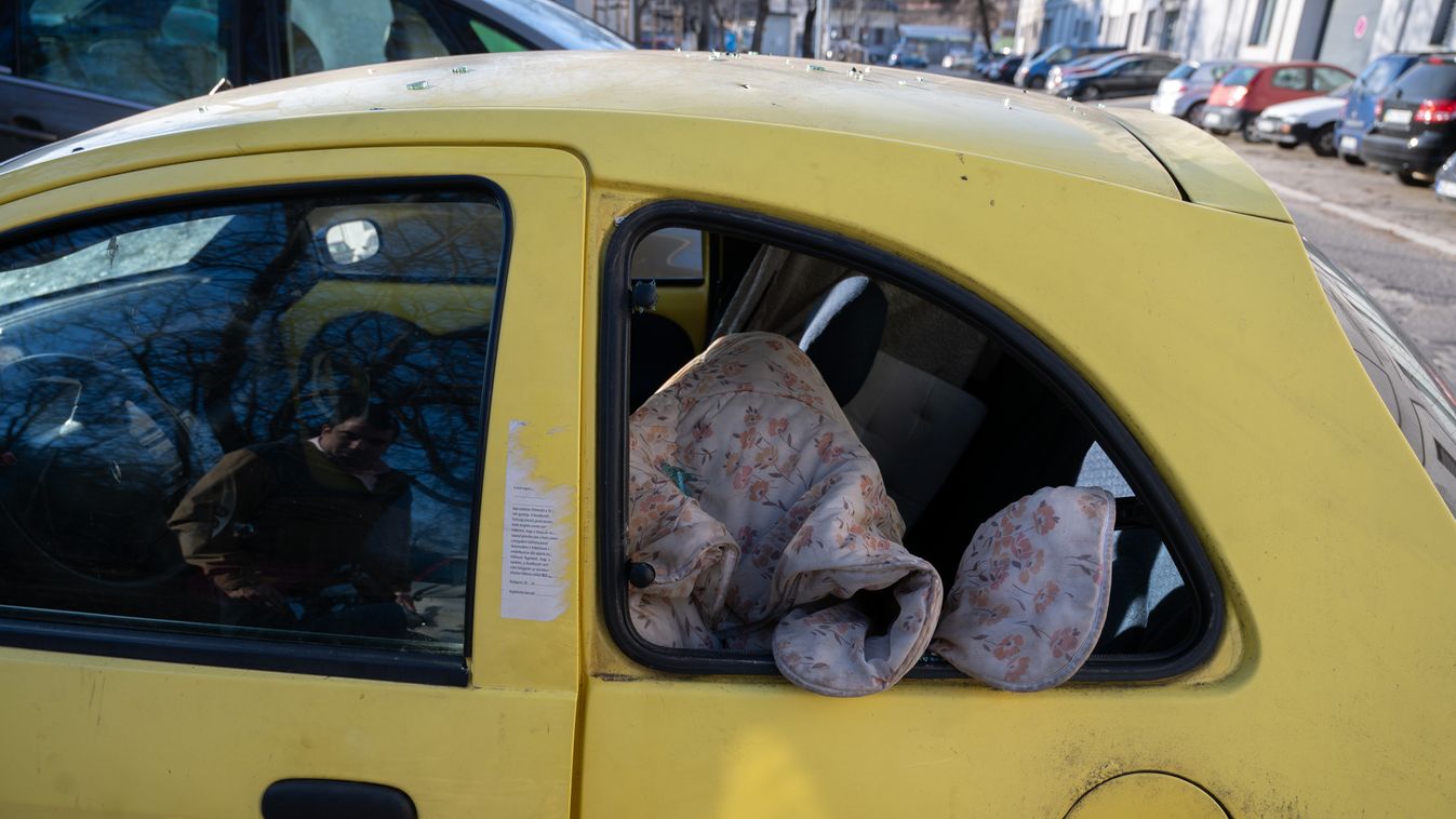 Belövőszoba vagy szállás – élet roncsautókban, furgonokban a Józsefvárosban