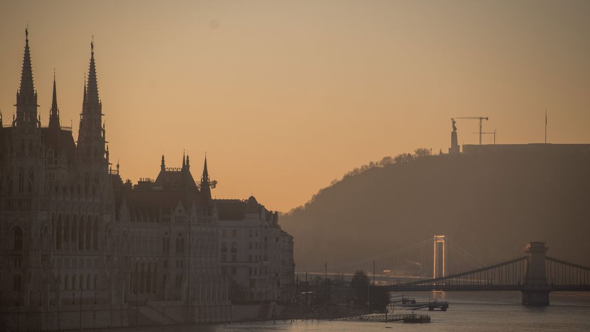 Pisztollyal támadt fiatalokra egy férfi Budapesten, el is sütötte a fegyvert