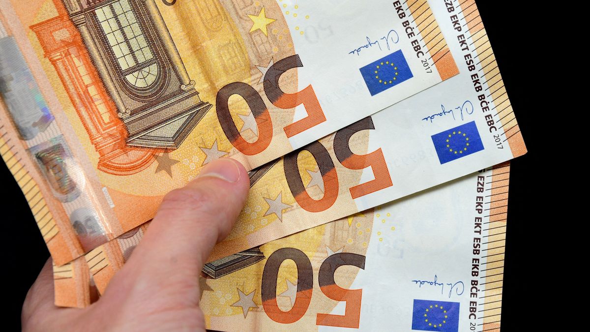 Koszovóban mától az euró a hivatalos fizetőeszköz