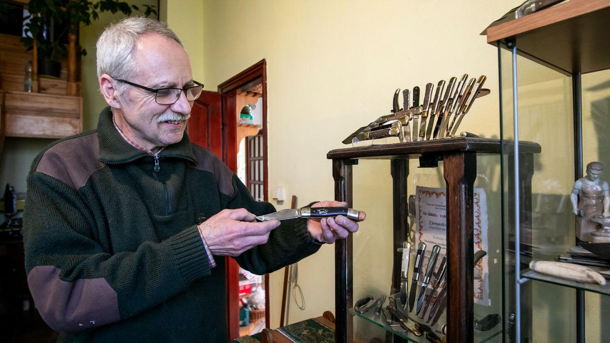 Védjegye a kakasos kés