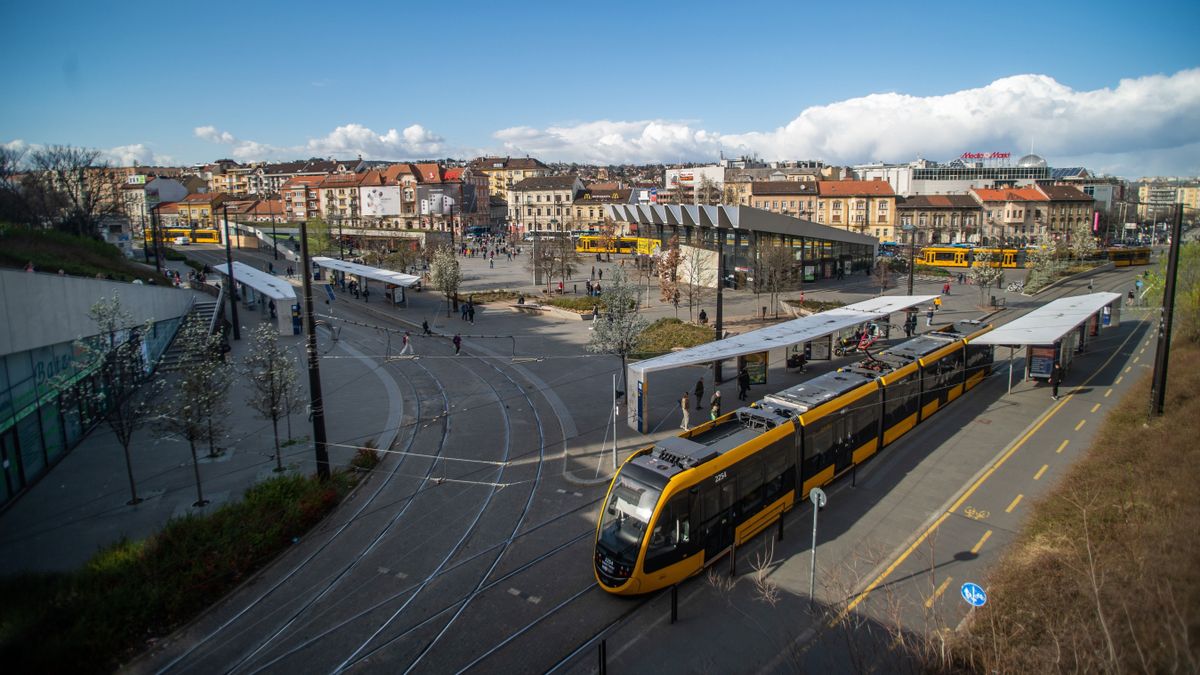 Kisebb tömeg drukkolt a mentőknek a Széll Kálmán téren, miközben éppen újraélesztettek valakit