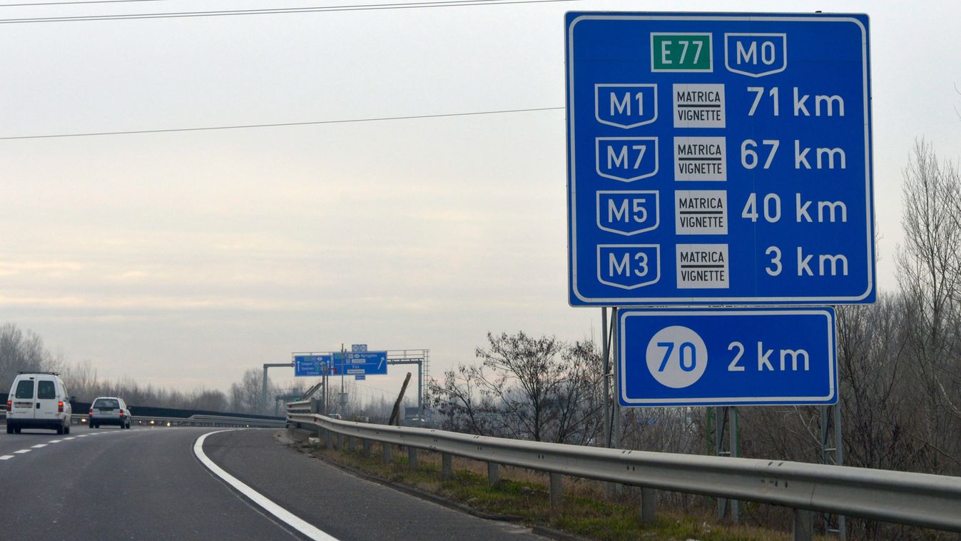 Budapest, 2014. december 11.
Az M0-s autóút 11-es út és M3-as autópálya közötti szakasza Budapest határában 2014. december 11-én. Megszûnik januártól az M0-s általános díjmentessége. Az NFM közleménye szerint a körgyûrû M5-ös és M4-es (4. sz. fõút), valamint M3-as autópálya és 11. sz. fõút közötti szakaszai, és a gyorsforgalmi úthálózat M0-s autópályán belüli részei (például M1-es és M7-es bevezetõ a Budapest táblától) januártól csak matricával használhatók. Az M0-s körgyûrû egyes elemei uniós forrásból épültek vagy újultak meg, ezeken a szakaszokon a díj bevezetését az EU támogatási szabályai nem teszik lehetõvé.
MTI Fotó: Kovács Attila